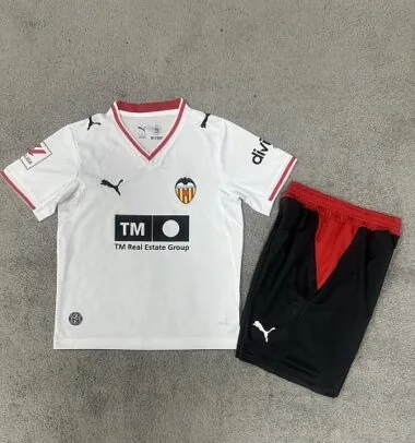Valencia Heimtrikot und -shorts für Kinder, Saison 2026/27