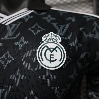 Immagine 3 dell’album Maglia del Real Madrid Edizione Speciale Stagione 2026/27 - Versione da giocatore