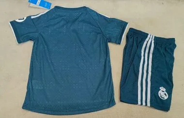 Immagine 5 dell’album Maglia da bambino in trasferta del Real Madrid stagione 2026/27