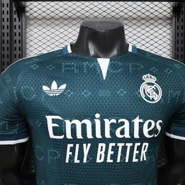 Immagine 2 dell’album Maglia da trasferta del Real Madrid 2026/27, versione giocatore