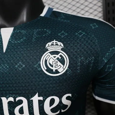 Immagine 3 dell’album Maglia da trasferta del Real Madrid 2026/27, versione giocatore