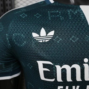 Immagine 4 dell’album Maglia da trasferta del Real Madrid 2026/27, versione giocatore