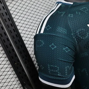 Immagine 6 dell’album Maglia da trasferta del Real Madrid 2026/27, versione giocatore