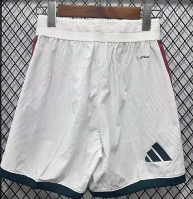 Imagem 2 do álbum Calções do Real Madrid 2026/27 (versão para jogador, para jogos em casa)