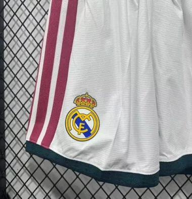 Imagem 4 do álbum Calções do Real Madrid 2026/27 (versão para jogador, para jogos em casa)