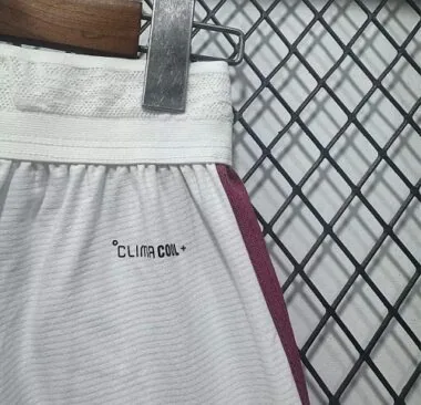 Imagem 8 do álbum Calções do Real Madrid 2026/27 (versão para jogador, para jogos em casa)