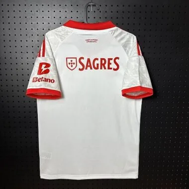 Imagem 2 do álbum Camisola de visitante do Benfica 2026/27