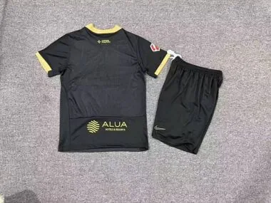 Immagine 2 dell’album Maglia e pantaloncini da bambino per la trasferta a Maiorca 2026/27