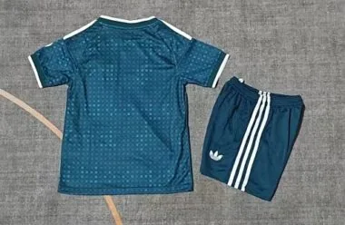 Immagine 2 dell’album Maglia e pantaloncini da trasferta per bambini del Real Madrid stagione 2026/27