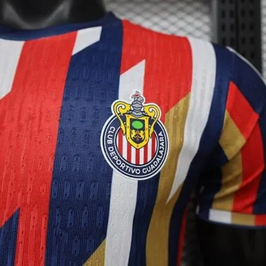 Imagen 3 del álbum Camiseta de visitante de las Chivas, temporada 2026/27, versión para jugador