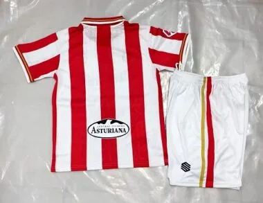 Imagem 2 do álbum Camisola e calções infantis do Sporting de Gijón para jogos em casa da época 2026/27