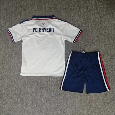 Imagen 2 del álbum Camiseta y pantalones cortos de visitante del Bayern para niños, temporada 2026/27