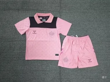 Camiseta y pantalones cortos infantiles del Sunderland para partidos fuera de casa, temporada 2026/27