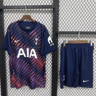Portada del álbum «Camiseta y pantalones cortos de visitante del Tottenham para la temporada 2026/27»