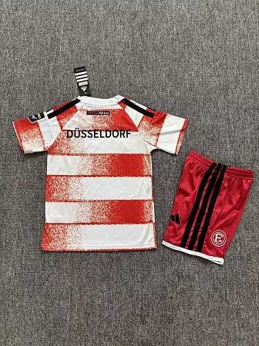 Camiseta y pantalones cortos infantiles locales del Düsseldorf para la temporada 2026/27