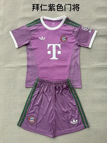 Camiseta y pantalones cortos de portero del Bayern para la temporada 2026/27