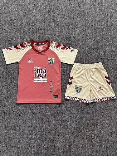 Camiseta y pantalones cortos infantiles del Málaga para partidos fuera de casa, temporada 2026/27