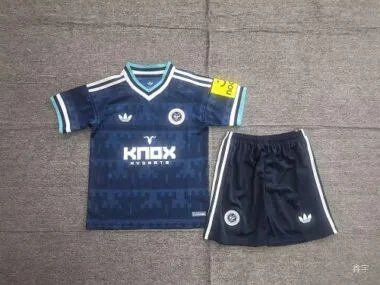 Camiseta y pantalones cortos de niño del Newcastle United para partidos fuera de casa, temporada 2026/27