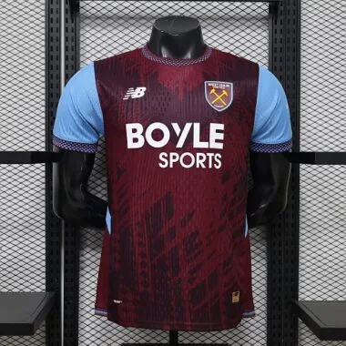 Capa do álbum «Camisa do West Ham United 2026/27» (versão para jogador, para jogos em casa)