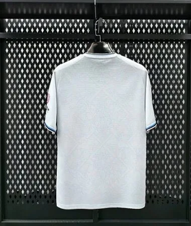 Imagen 2 del álbum Camiseta de visitante del West Ham United 2026/27