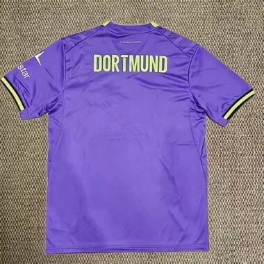 Image 2 de l’album Maillot alternatif du Borussia Dortmund 2026/27