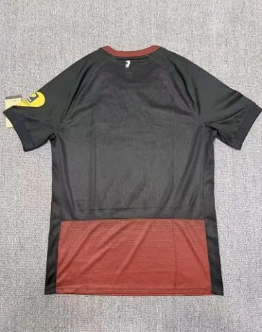 Imagem 2 do álbum 2026/27 Freiburg Away Jersey