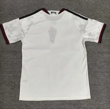 Imagem 2 do álbum 2026/27 Manchester United Third Jersey