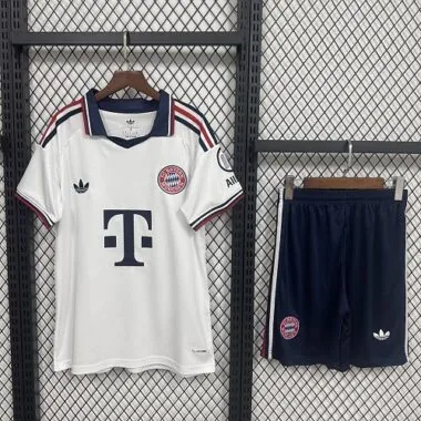 Camiseta y pantalones cortos del Bayern para los partidos fuera de casa de la temporada 2026/27