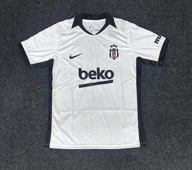 Couverture de l’album Maillot domicile du Beşiktaş 2026/27