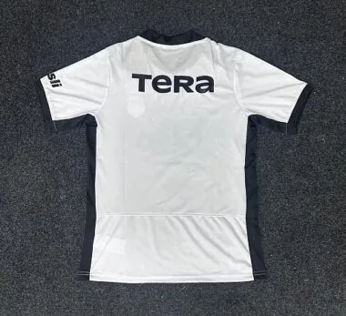 Image 2 de l’album Maillot domicile du Beşiktaş 2026/27