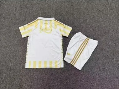 Immagine 2 dell’album 2026/27 Fenerbahce Away Kids Jersey and Shorts