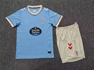 Couverture de l’album Maillot et short domicile Celta pour enfants, saison 2026/27