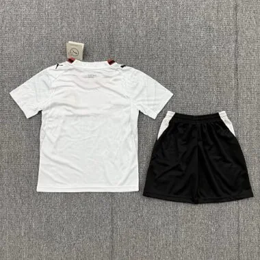 Imagem 2 do álbum Camisola e calções infantis de jogo fora do AC Milan para a época 2026/27
