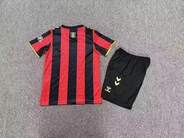 Bournemouth Heimtrikot und -shorts für Kinder, Saison 2026/27 Albumbild 2