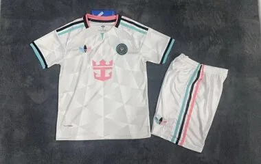 Albumcover van Inter Miami derde kindertrui en -broek seizoen 2026/27
