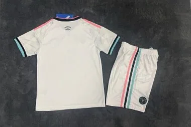 Imagen 2 del álbum Camiseta y pantalones cortos de la tercera equipación infantil del Inter Miami para la temporada 2026/27