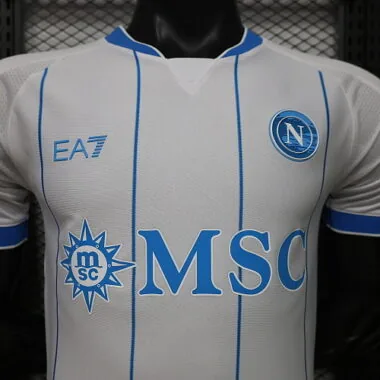 Imagem 2 do álbum Camisa do Napoli para jogos fora de casa, época 2026/27 (versão de jogador)