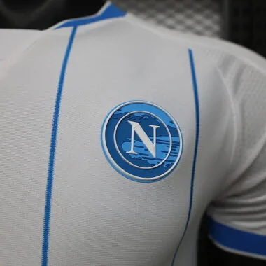 Imagem 3 do álbum Camisa do Napoli para jogos fora de casa, época 2026/27 (versão de jogador)