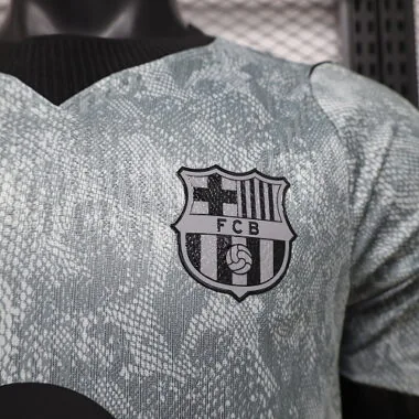 Imagem 3 do álbum Camisa do Barcelona 2026/27, versão para guarda-redes
