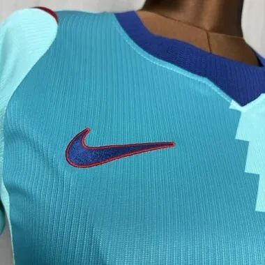 Afbeelding 3 van album Barcelona derde damesshirt seizoen 2026/27