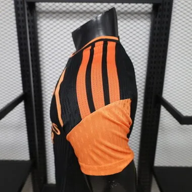 Imagem 2 do álbum 2026/27 Wolverhampton Away Jersey