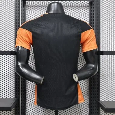 Imagem 4 do álbum 2026/27 Wolverhampton Away Jersey