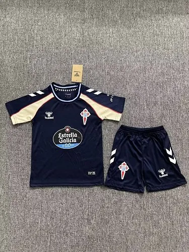 Couverture de l’album Maillot et short pour enfants Celta (à l’extérieur) saison 2026/27