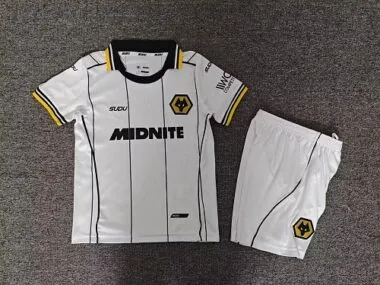 Capa do álbum 2026/27 Wolverhampton Away Kids Jersey and Shorts