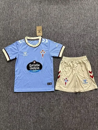Couverture de l’album Maillot et short domicile Celta pour enfants, saison 2026/27