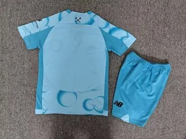 Image 2 de l’album Maillot et short enfants « troisième tenue » de West Ham pour la saison 2026/27