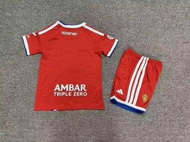 Image 2 de l’album Maillot et short enfant Real Saragosse (à l’extérieur) saison 2026/27