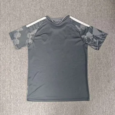 Imagem 2 do álbum Camisa terceira do Leeds United 2026/27