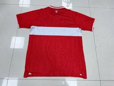 Imagem 2 do álbum Camisa de jogo fora de casa do Estugarda 2026/27