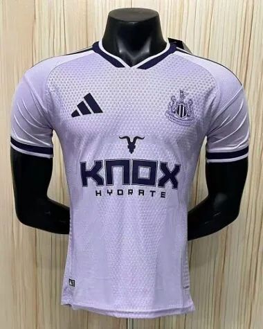 Capa do álbum «Camisa do Newcastle United, terceira versão para jogadores, 2026/27»